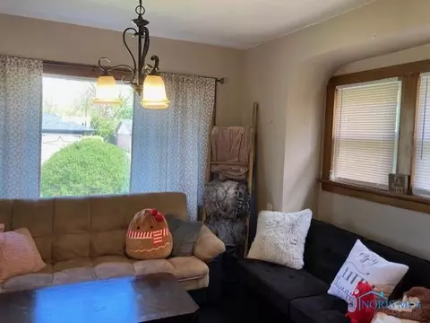 857 Independence Rd, Toledo, OH 43607 photo 5