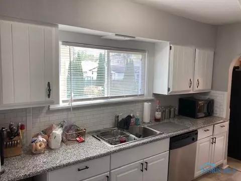 857 Independence Rd, Toledo, OH 43607 photo 8