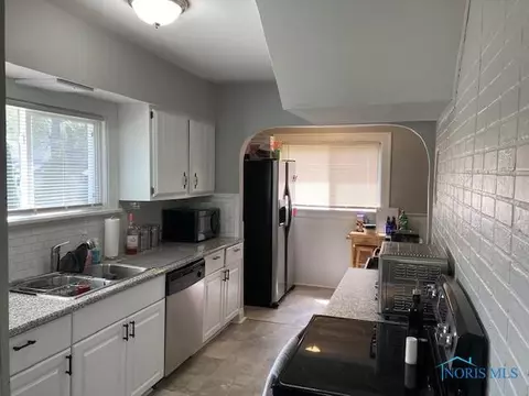 857 Independence Rd, Toledo, OH 43607 photo 7