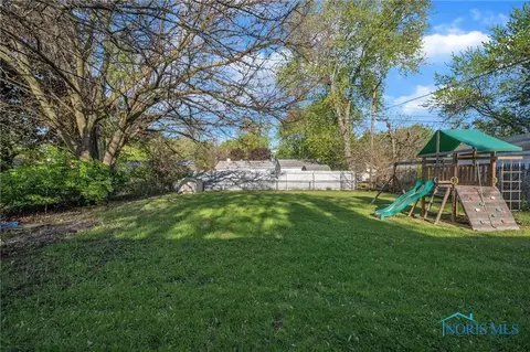 201 Dickens Dr, Toledo, OH 43607 photo 6