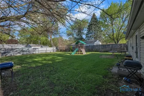 201 Dickens Dr, Toledo, OH 43607 photo 5