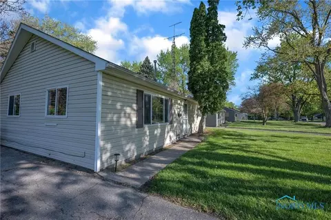 201 Dickens Dr, Toledo, OH 43607 photo 2