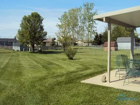 1606 Colonial Ln, Bryan, OH 43506 photo 3