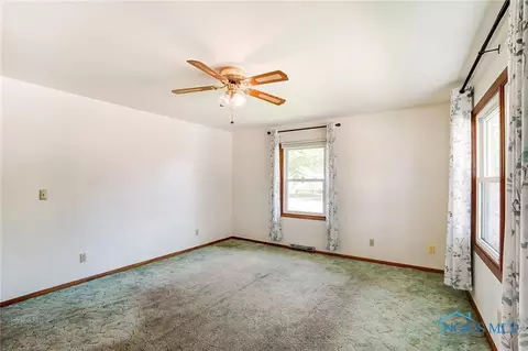 201 E 9th St, Genoa, OH 43430 photo 5