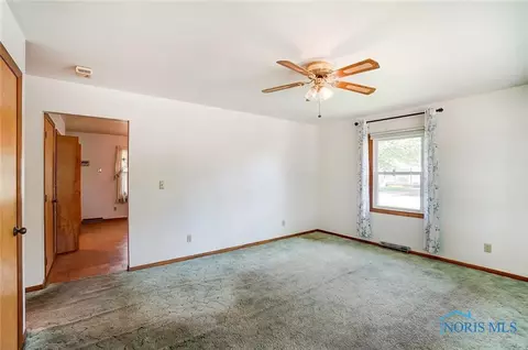 201 E 9th St, Genoa, OH 43430 photo 4