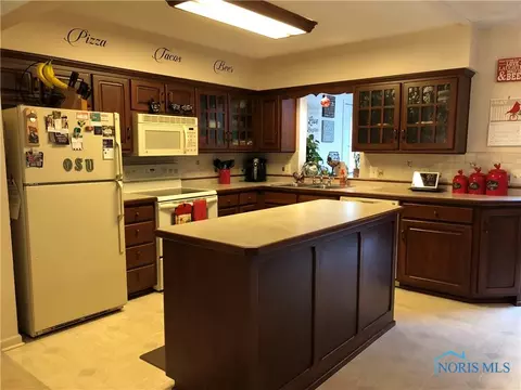 4546 Longfellow Rd, Sylvania, OH 43560 photo 8
