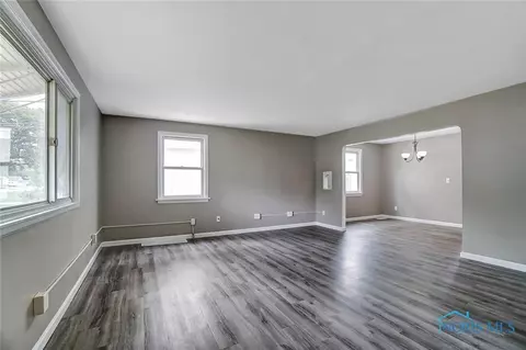 131 Elm St, Walbridge, OH 43465 photo 5