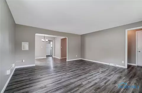 131 Elm St, Walbridge, OH 43465 photo 7