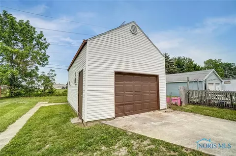 131 Elm St, Walbridge, OH 43465 photo 40