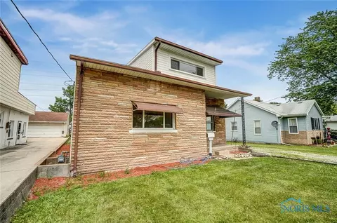 131 Elm St, Walbridge, OH 43465 photo 2