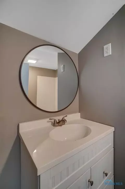 131 Elm St, Walbridge, OH 43465 photo 32