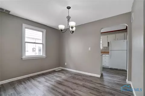 131 Elm St, Walbridge, OH 43465 photo 9