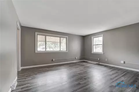 131 Elm St, Walbridge, OH 43465 photo 6