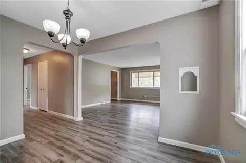 131 Elm St, Walbridge, OH 43465 photo 8