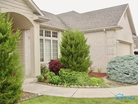 1002 Stonehedge Dr, Bryan, OH 43506 photo 2