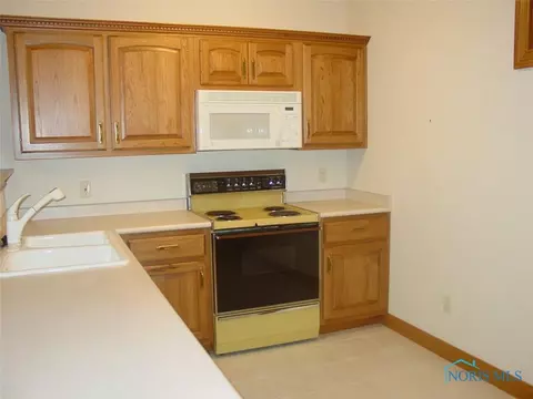 1002 Stonehedge Dr, Bryan, OH 43506 photo 25