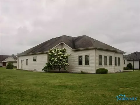 1002 Stonehedge Dr, Bryan, OH 43506 photo 3