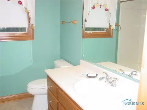 1002 Stonehedge Dr, Bryan, OH 43506 photo 16