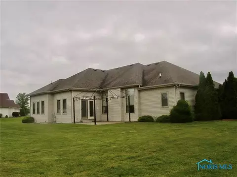 1002 Stonehedge Dr, Bryan, OH 43506 photo 4