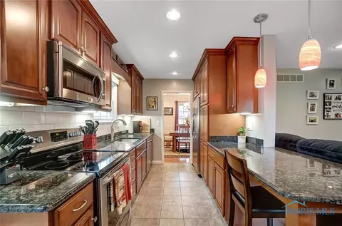401 Coventry Dr, Findlay, OH 45840 photo 4