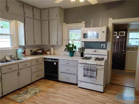 113 E South St, Wayne, OH 43466 photo 6