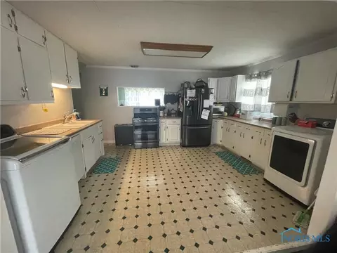 4446 Thackeray Rd, Maumee, OH 43537 photo 6