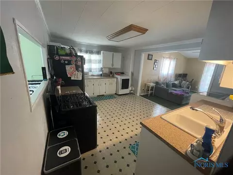 4446 Thackeray Rd, Maumee, OH 43537 photo 5