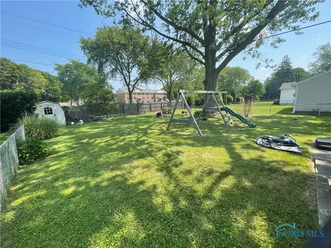 4446 Thackeray Rd, Maumee, OH 43537 photo 9
