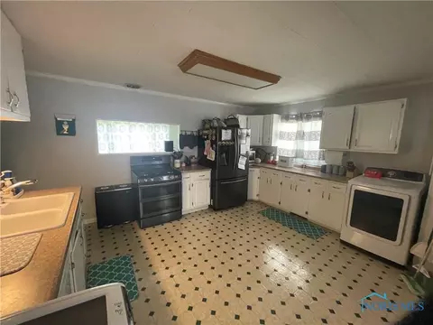 4446 Thackeray Rd, Maumee, OH 43537 photo 4