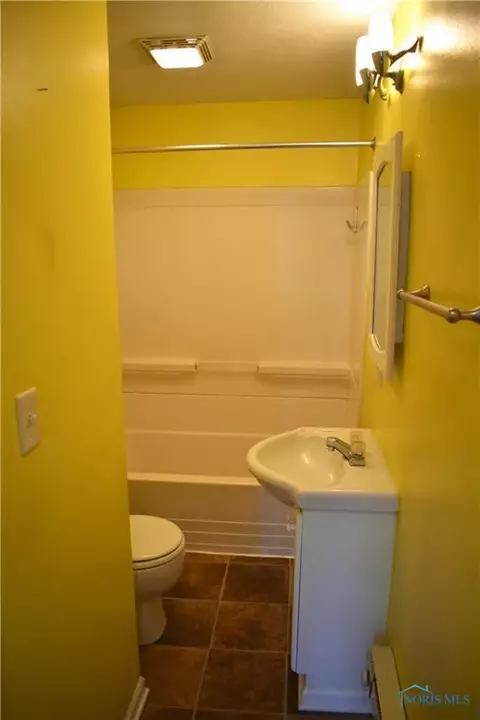 113 E Union St, Walbridge, OH 43465 photo 21