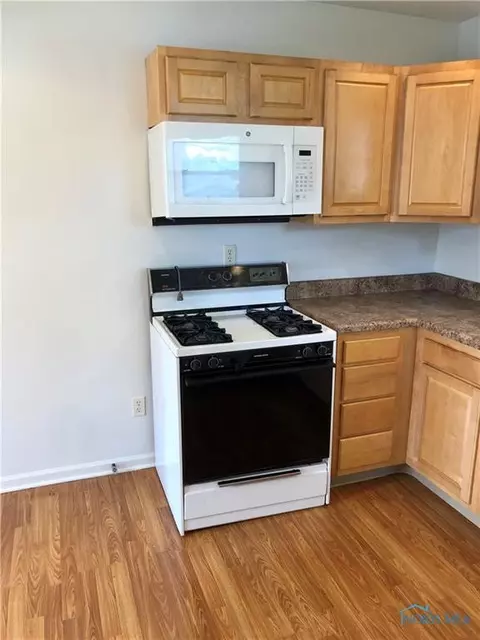 113 E Union St, Walbridge, OH 43465 photo 18