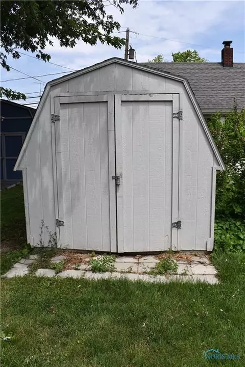 113 E Union St, Walbridge, OH 43465 photo 6