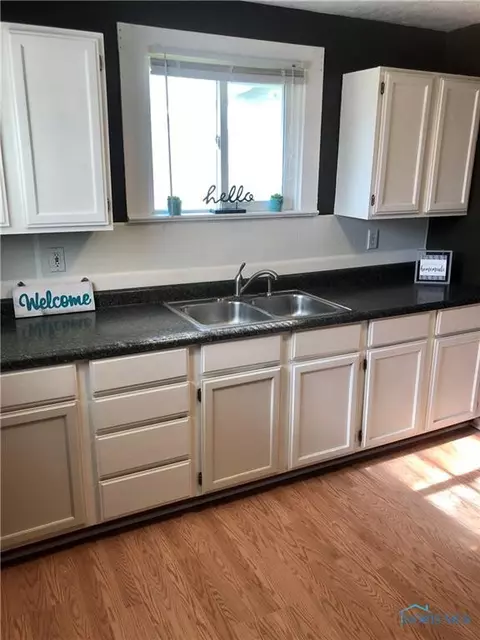 113 E Union St, Walbridge, OH 43465 photo 38