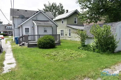 113 E Union St, Walbridge, OH 43465 photo 5