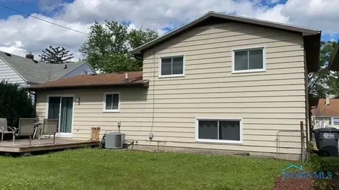 1013 Mackow Dr, Toledo, OH 43607 photo 2