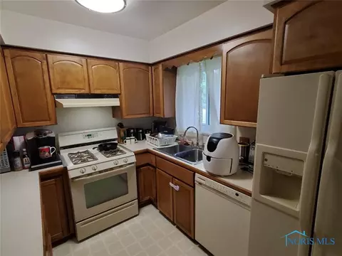 1109 Independence Rd, Toledo, OH 43607 photo 6
