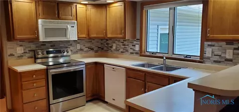721 E Main St, Leipsic, OH 45856 photo 6