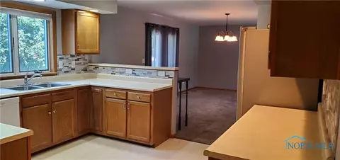 721 E Main St, Leipsic, OH 45856 photo 7