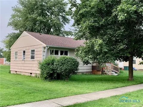 907 E Bryan St, Bryan, OH 43506 photo 2