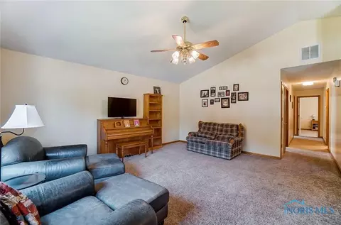 231 E South St, Mccomb, OH 45858 photo 7