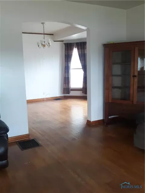 325 E Sandusky St, Wharton, OH 43359 photo 2