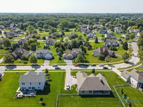 2995 Stonegate Dr, Maumee, OH 43537 photo 4