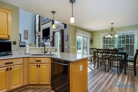 2995 Stonegate Dr, Maumee, OH 43537 photo 17