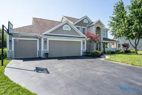 2995 Stonegate Dr, Maumee, OH 43537 photo 2