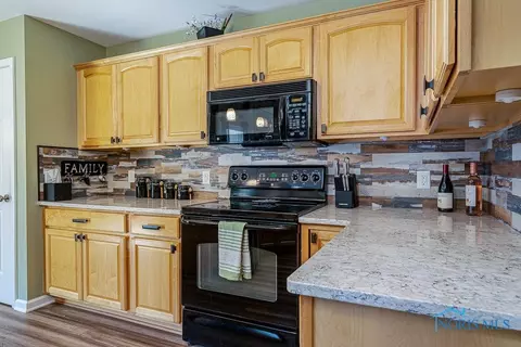 2995 Stonegate Dr, Maumee, OH 43537 photo 16