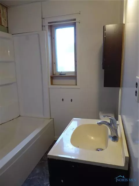301 E Spring St, Fayette, OH 43521 photo 8