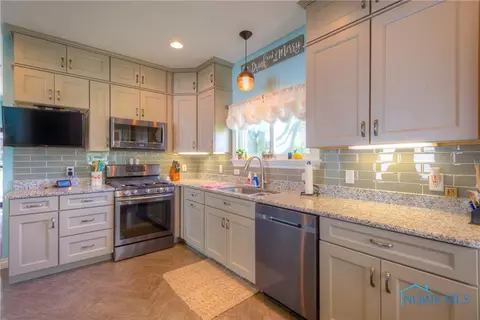 201 E Dudley St, Maumee, OH 43537 photo 10
