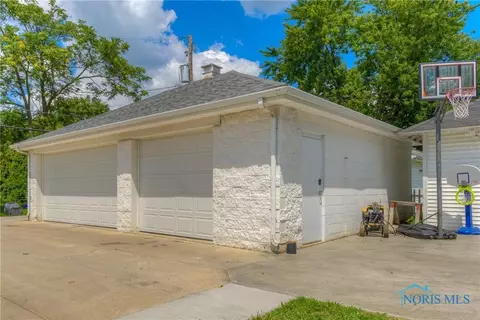 201 E Dudley St, Maumee, OH 43537 photo 4