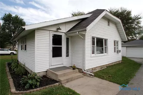 2010 Danforth Ln, Oregon, OH 43616 photo 2