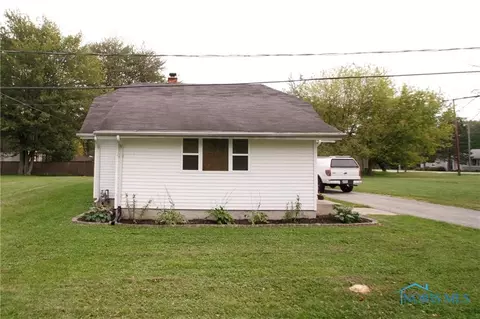 2010 Danforth Ln, Oregon, OH 43616 photo 5